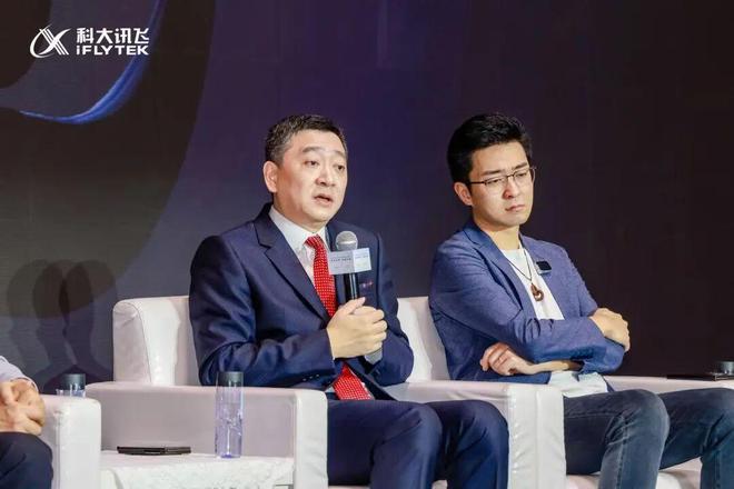 背后如何理解讯飞 AI 翻译战略与技术创新?j9九游会登录六问讯飞 AI:新品耳机发布(图1) 背后如何理解讯飞 AI 翻译战略与技术创新?j9九游会登录六问讯飞 AI:新品耳机发布(图1)